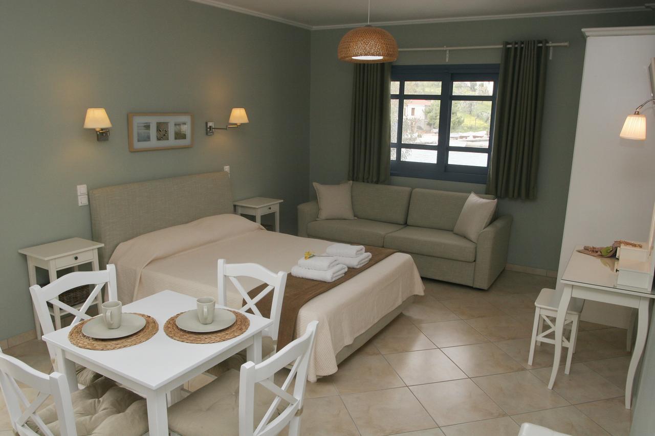 Boutique Hotel Iasmos Trizonía Buitenkant foto